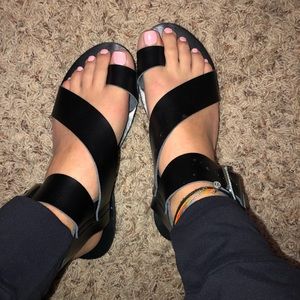 Mossimo Supply Co. black sandals with toe strap
